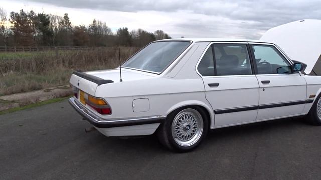 1988 BMW 520i LUX смотреть онлайн