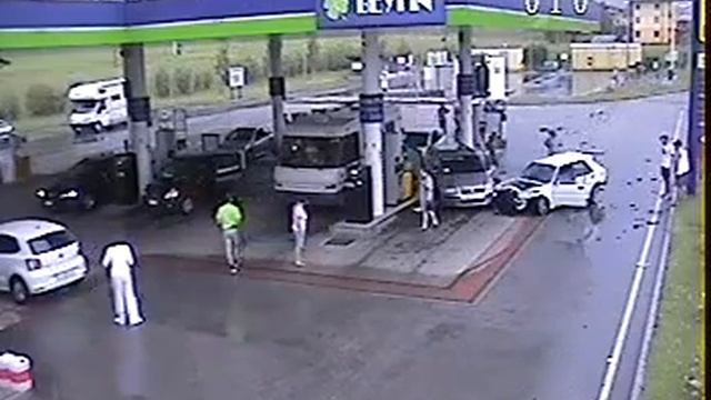 Lancia Delta Integrale Crash in Italy - Incidente Lancia Delta смотреть онлайн