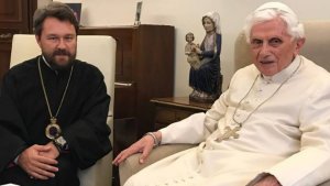 2024. СИНОД РПЦ МП ОТПРАВИЛ МИТРОПОЛИТА ИЛЛАРИОНА: на покой и служить в малом храме. Слава Богу!