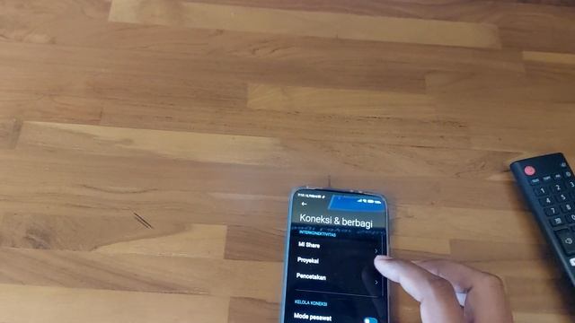 CARA MENYAMBUNGKAN HP KE TV LG TANPA KABEL смотреть онлайн