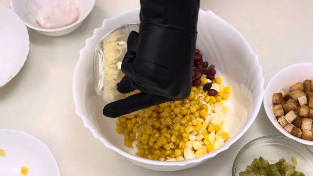 Салат с кукурузой и фасолью. Быстро и вкусно 😋 смотреть онлайн