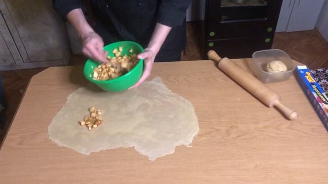 Штрудель за 8 гривень | Кулінарне шоу "Готуємо з Ромком" смотреть онлайн