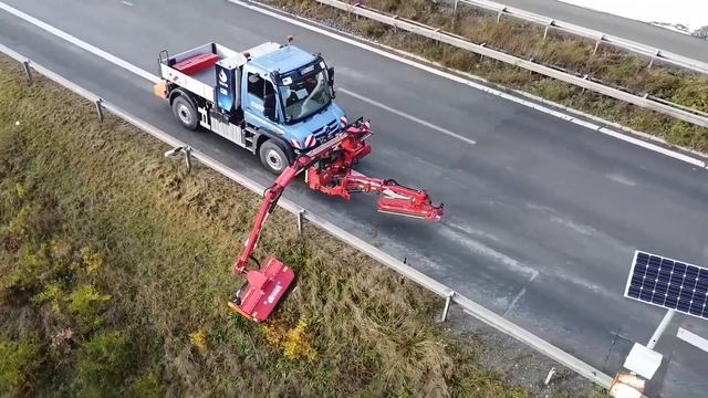2024 Mercedes-Benz Unimog Hydrogen | Testing work mowing the verge of motorway in Germany смотреть онлайн