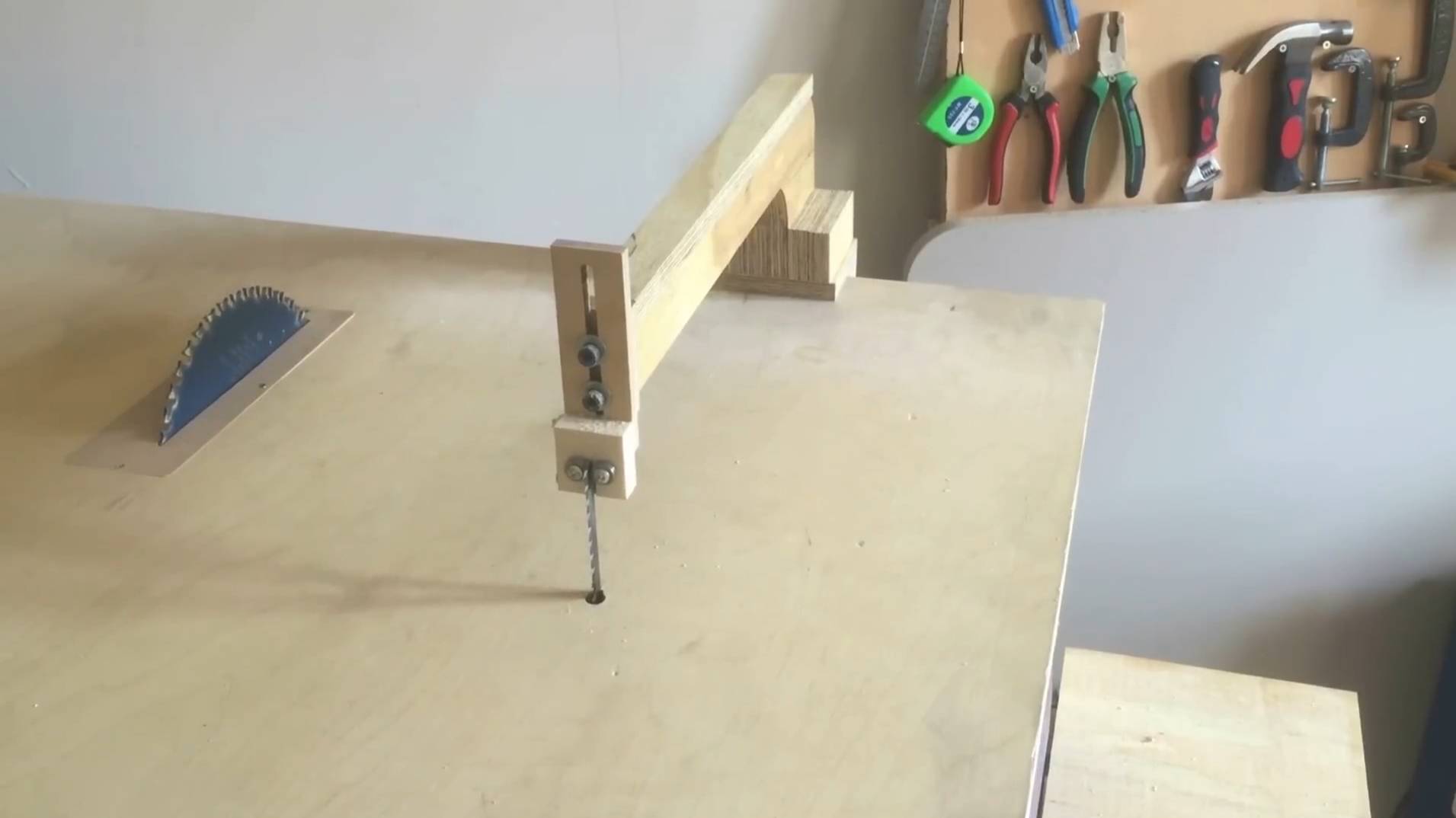 ЛЕНТОЧНАЯ ПИЛА ИЗ ЛОБЗИКА СВОИМИ РУКАМИ смотреть онлайн