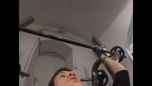 В этом ролике ты узнаешь как правильно качать грудь…*НЕ КЛИКБЕЙТ* смотреть онлайн
