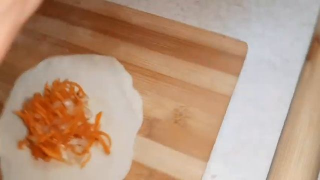 САМБУСАИ ВАРАКИИ РЕЗОНАК 😍БА ХУРДАНШ СЕР НАМЕШАВИ🤤😋 смотреть онлайн