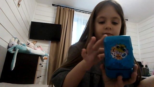 Сашулька играет с битзи😍 смотреть онлайн