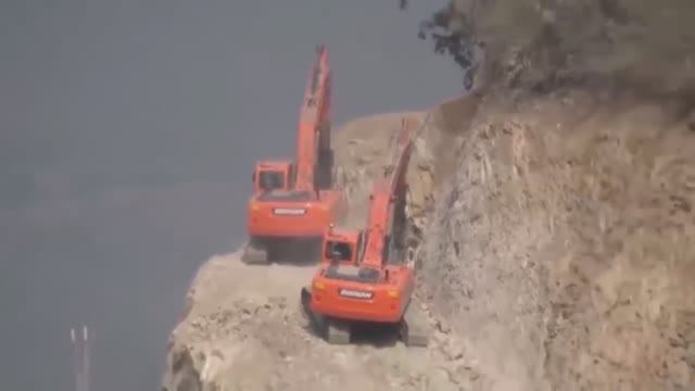 Экскаваторщики и трактористы 80 уровня смотреть онлайн