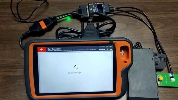 GODIAG BMW Test Platform + Xhorse Pad to make CAS3 keys