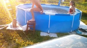 Челлендж кто первый/купаемся в холодной воде