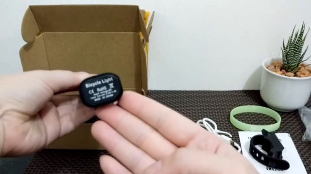 Unboxing ROCKBROS Waterproof Bike Headlight 400 Lumen смотреть онлайн