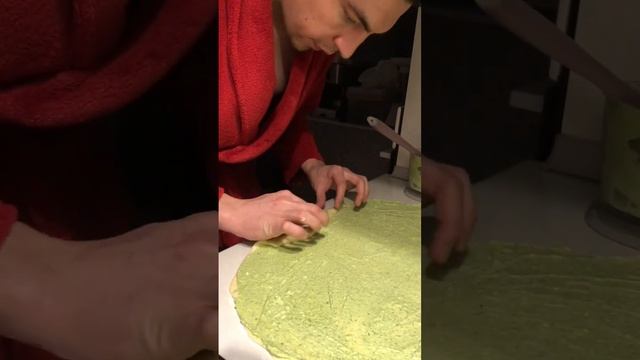 Булочки с сыром маскарпоне и шпинатом смотреть онлайн