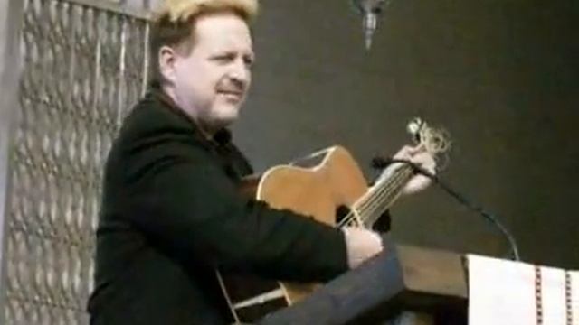 Wayne Renn sings at the Funeral of Glenn Munn смотреть онлайн
