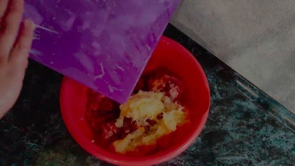 Простые котлетки из фарша,манки и картошки!!!!!