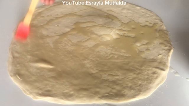Daha Önce Neden Bilmiyordum❗️60 Yıllık Tarif👌🏼Dışı Çıtır İçi Kat Kat Tel Tel💯Katmer Börek Tarifi смотреть онлайн