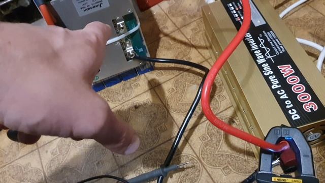 Експеримент з живленням гібрида від іншого інвертора смотреть онлайн