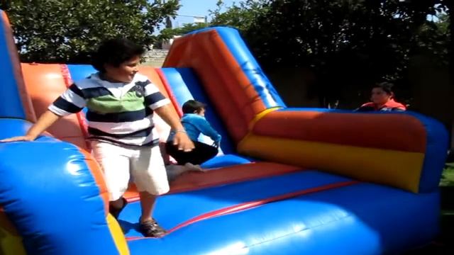 Bautizo Karla Sofia Fiesta - Niños de Artur en el brincolin смотреть онлайн