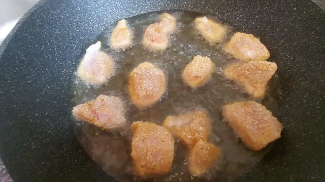 Куриные нагетсы с кунжутным соусом #готовимдома #легкоибыстро #куриныенагетсы #кунжутныйсоус смотреть онлайн