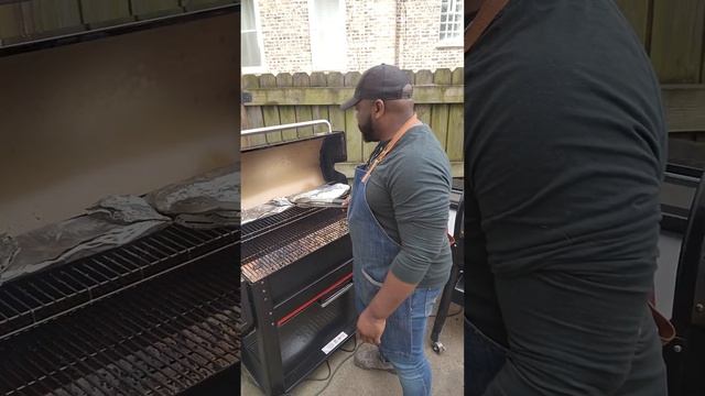 Testing my competition style ribs on the Weber Searwood XL! смотреть онлайн