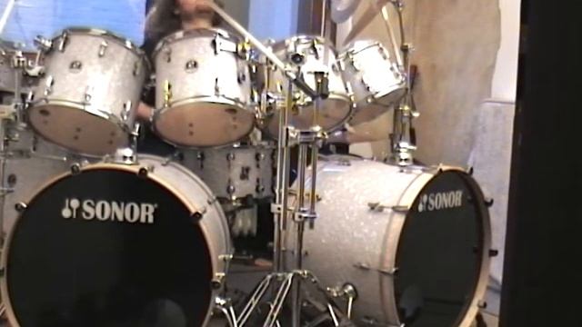 german drummer robert brauni rockin on his sonor kit смотреть онлайн