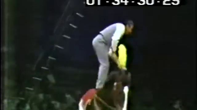 Juggler on horse / Jongleur auf Pferd / жонглер на лошади смотреть онлайн