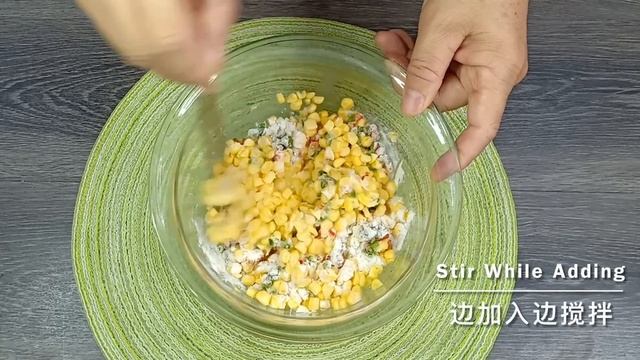 粟米饼这样炸，又香又脆，配上酸甜辣蘸酱，真教人停不了口 | Easy Corn Fritter Recipe | Quick & Easy смотреть онлайн