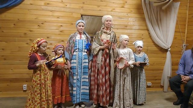 Русская народная песня "Пошла Млада за водой" поём с девчонками на первой Вечёрке - март 2024 смотреть онлайн