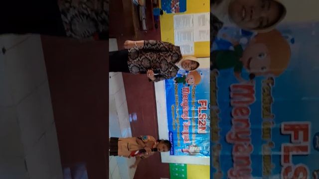 @SUYATMAN_ Valin siswa kelas 1 uji nyali menyanyi tunggal смотреть онлайн