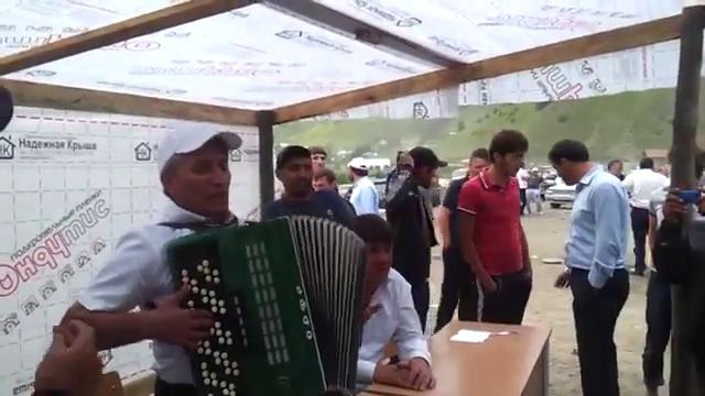 бадрудин поет цези смотреть онлайн
