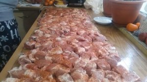 Как приготовить   и правильно посолить шашлык ? И немного про полосатое сало .