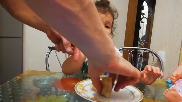 БЛИНЧИК С СЮРПРИЗОМ. НЕСЛАДКИЙ ДЖЕМ. ЩЕДРАЯ ДЕВОЧКА смотреть онлайн