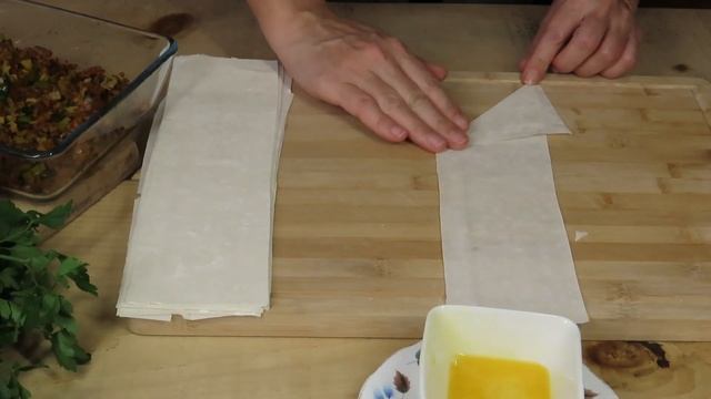 How to Make Minced Meat and Leek Samosas?Lezzetli ve Çıtır:Kıymalı ve Pırasalı Muska Böreği Tarifi! смотреть онлайн
