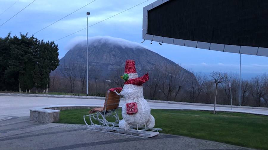 По Крыму пешком в вечерний Гурзуф к набережной от стеллы "Артек" и в Ялту от остановки Массандра смотреть онлайн