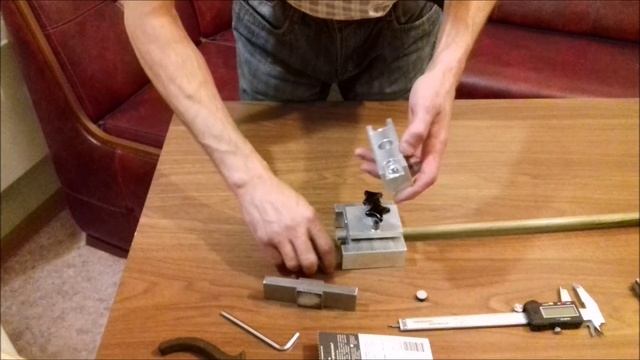 Устройство для замены наклеек на бильярдном кие.