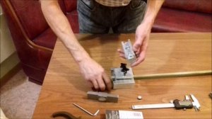 Устройство для замены наклеек на бильярдном кие.