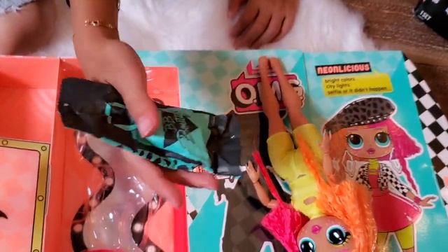 LOL Surprise OMG Styling Head Neonlicious Unboxing!!! смотреть онлайн