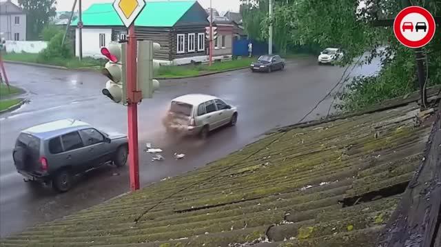 Такого они не не ждали! Подборка жестких аварий и ДТП со всего мира. НЕ ПОВТОРЯТЬ!!! смотреть онлайн