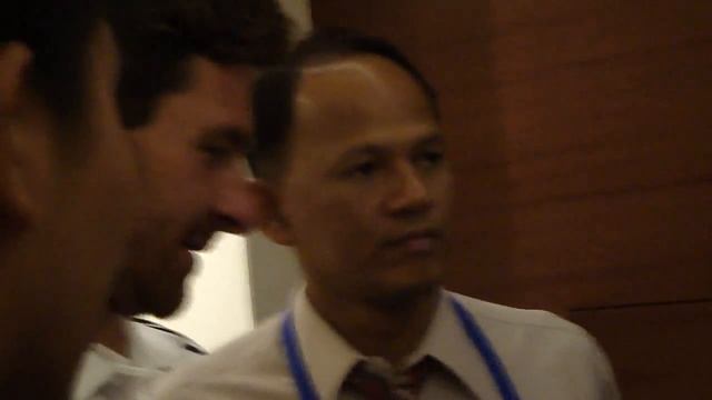 [Fancam]Boas gave sig for fan at hotel in Thailand 110722 смотреть онлайн