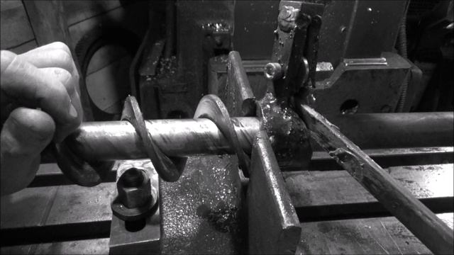 Устройство для навивки шнеков и пружин.