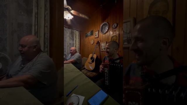 "Вот кто-то с горочки спустился" Тёплый вечер в кругу родных. смотреть онлайн
