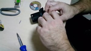 Замена батареек в аккумуляторе Hitachi Koki