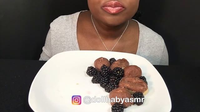 ASMR Mini Eclairs + Chocolate Covered Cream Puffs + Blackberries (Mukbang ASMR) смотреть онлайн