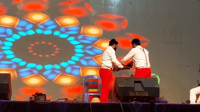 Only Twin Jugglers | Ashok & Anand Juggling | Vijay TV Asathapovathu yaru pugal | #kkk #juggling смотреть онлайн