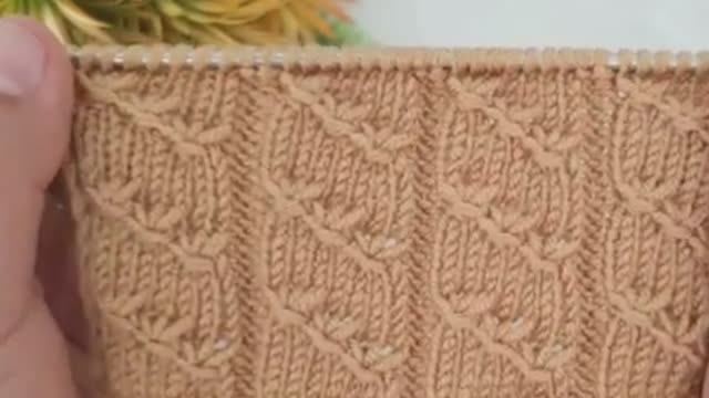Рельефный узор спицами - Вязание спицами для начинающих смотреть онлайн