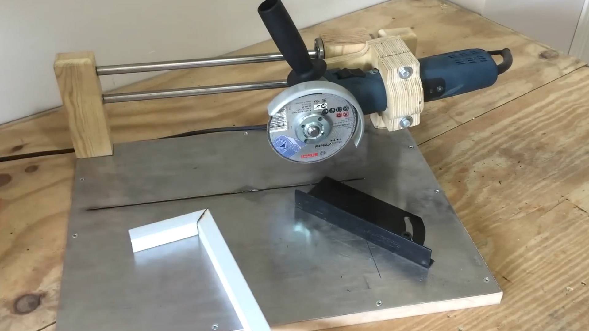 СТОЙКА С ПРОТЯЖКОЙ ДЛЯ БОЛГАРКИ СВОИМИ РУКАМИ. СТАНИНА ДЛЯ УШМ смотреть онлайн