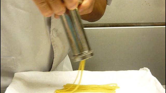 同じ小田巻器という道具で、二種類の生菓子を作成 смотреть онлайн