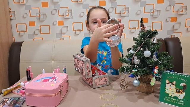 Лера рассказывает про косметику