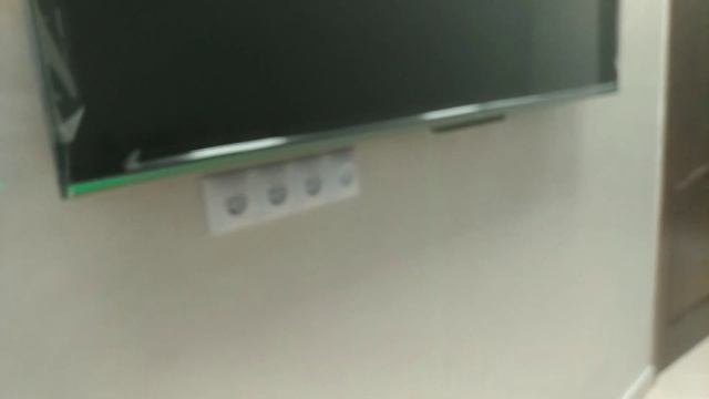 Как 65 дюймов телевизор оказался на кроштейне. смотреть онлайн