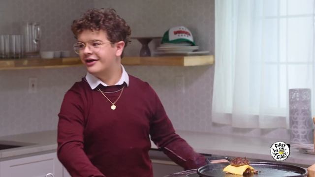 Gaten Matarazzo Makes a 'Stranger Things' Burger | The Burger Show смотреть онлайн