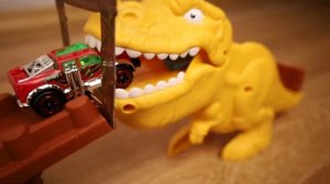 Жужики распаковывают Автотрек с Динозавром Zuru Metal Machynes T-Rex Приключения и Скорость